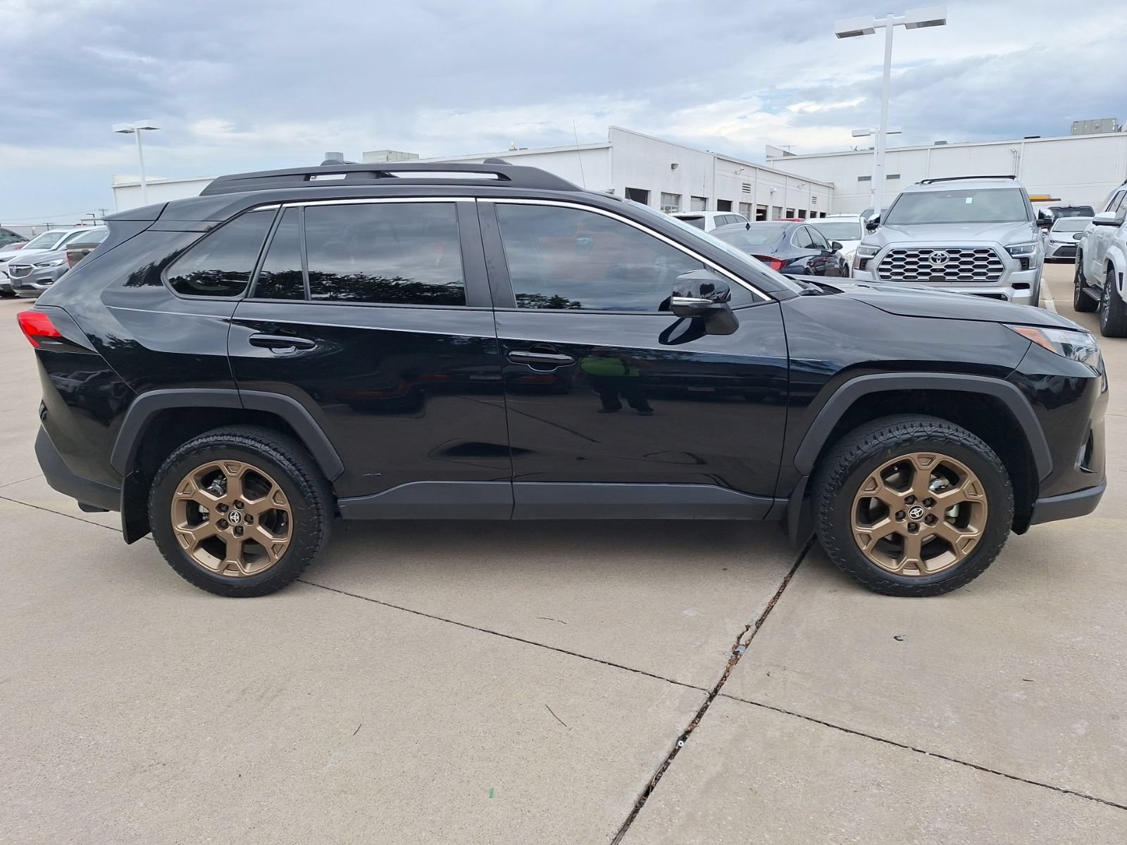 Used 2024 Toyota RAV4 AWD Hybrid image 7