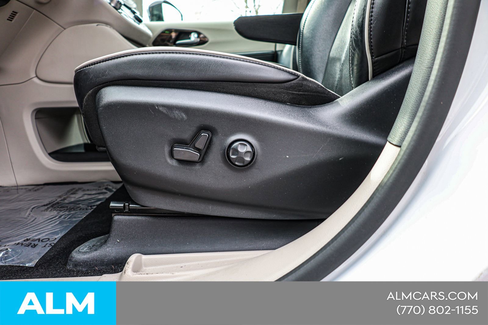 Used 2023 Chrysler Pacifica Limited image 21