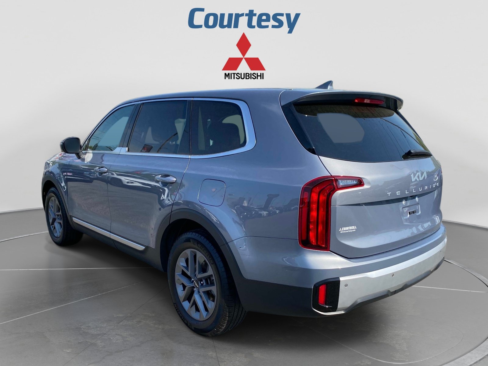Used 2024 Kia Telluride LX AWD/4WD image 3