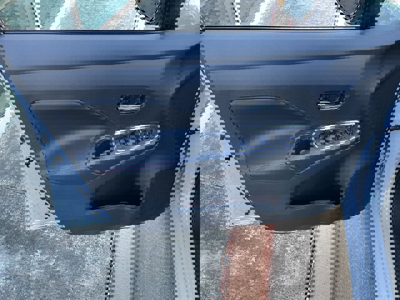 New 2025 Nissan Versa SR w/ Trunk Package image 12