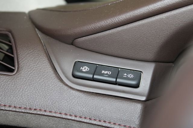 Used 2017 Cadillac Escalade Premium Luxury AWD/4WD image 20