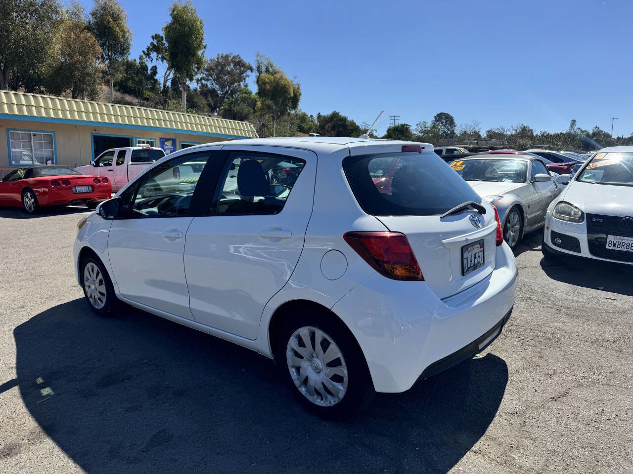 Used 2015 Toyota Yaris L image 4