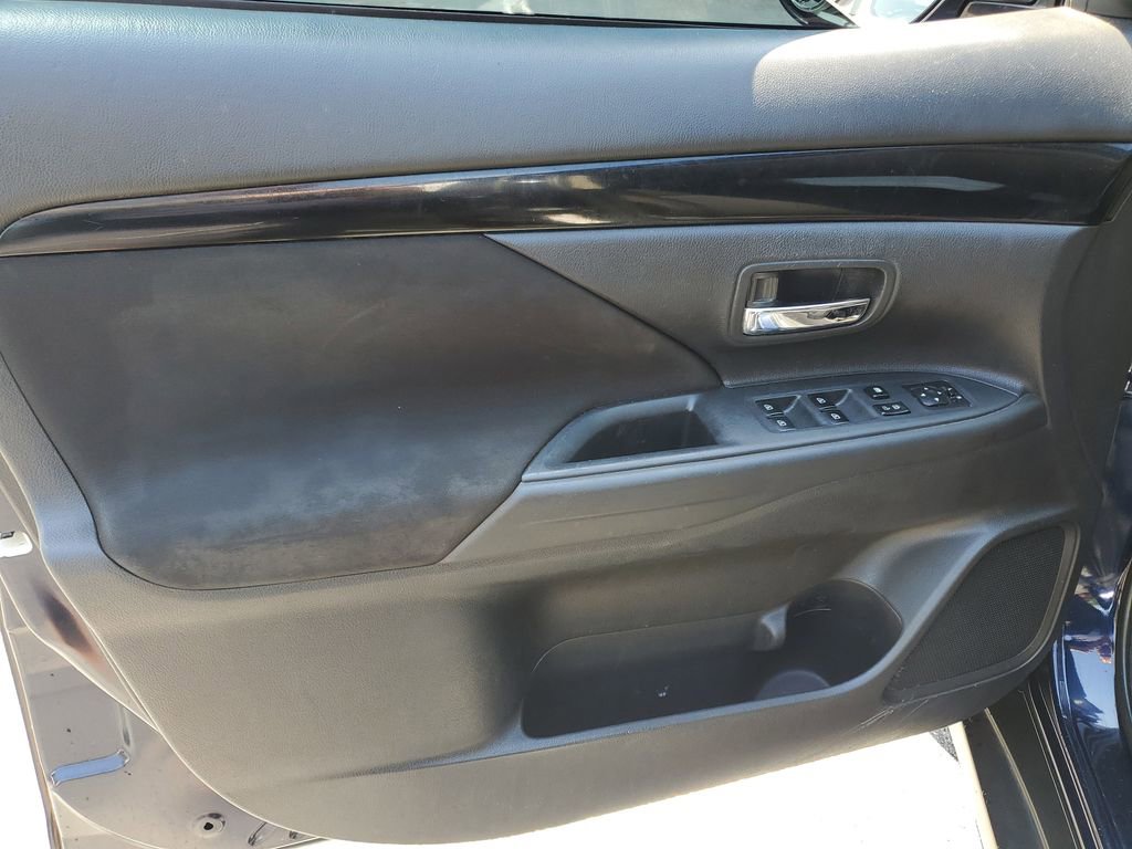 Used 2020 Mitsubishi Outlander ES FWD image 21