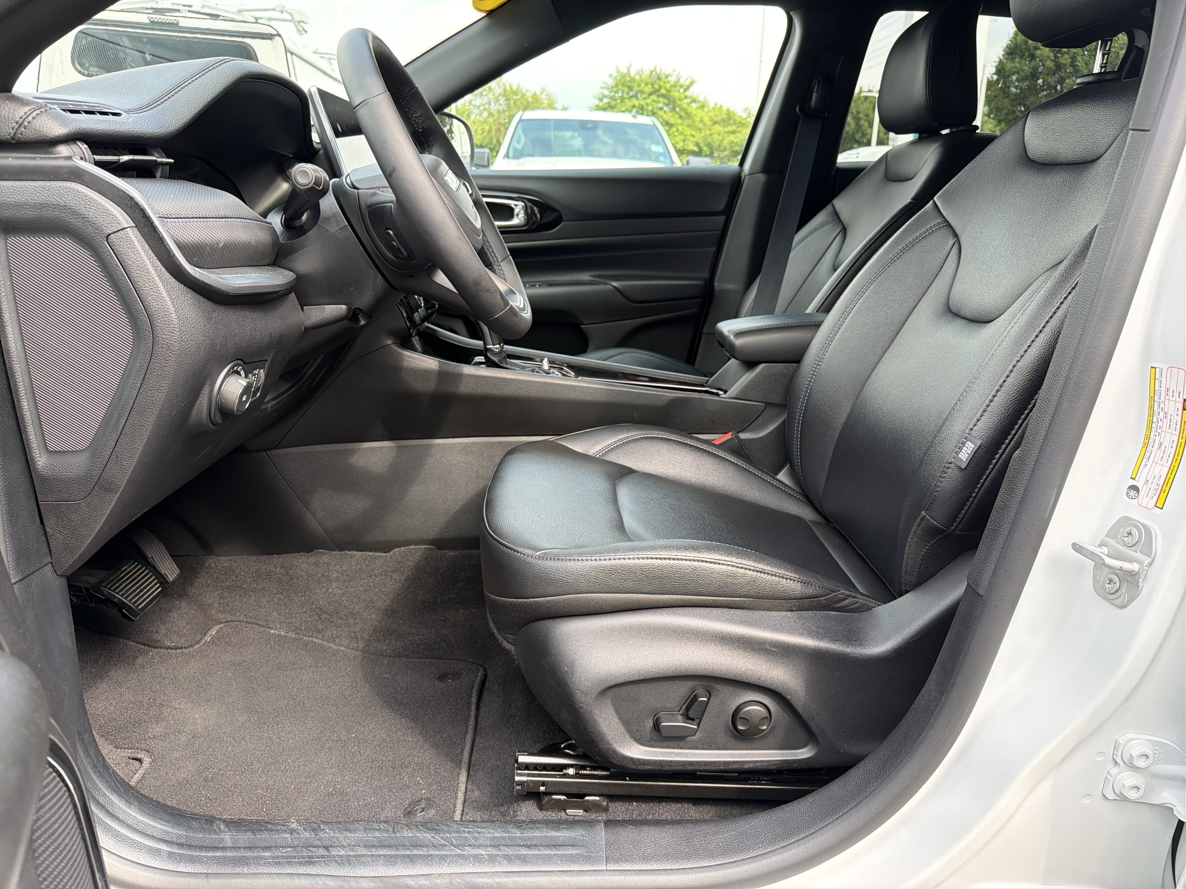 Used 2026 Jeep Compass Limited AWD/4WD image 16