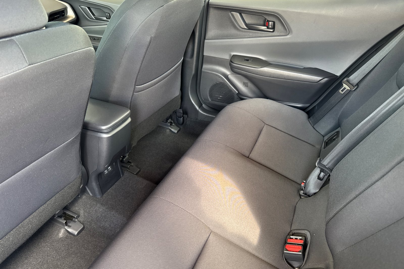 Used 2024 Toyota Prius LE FWD image 14