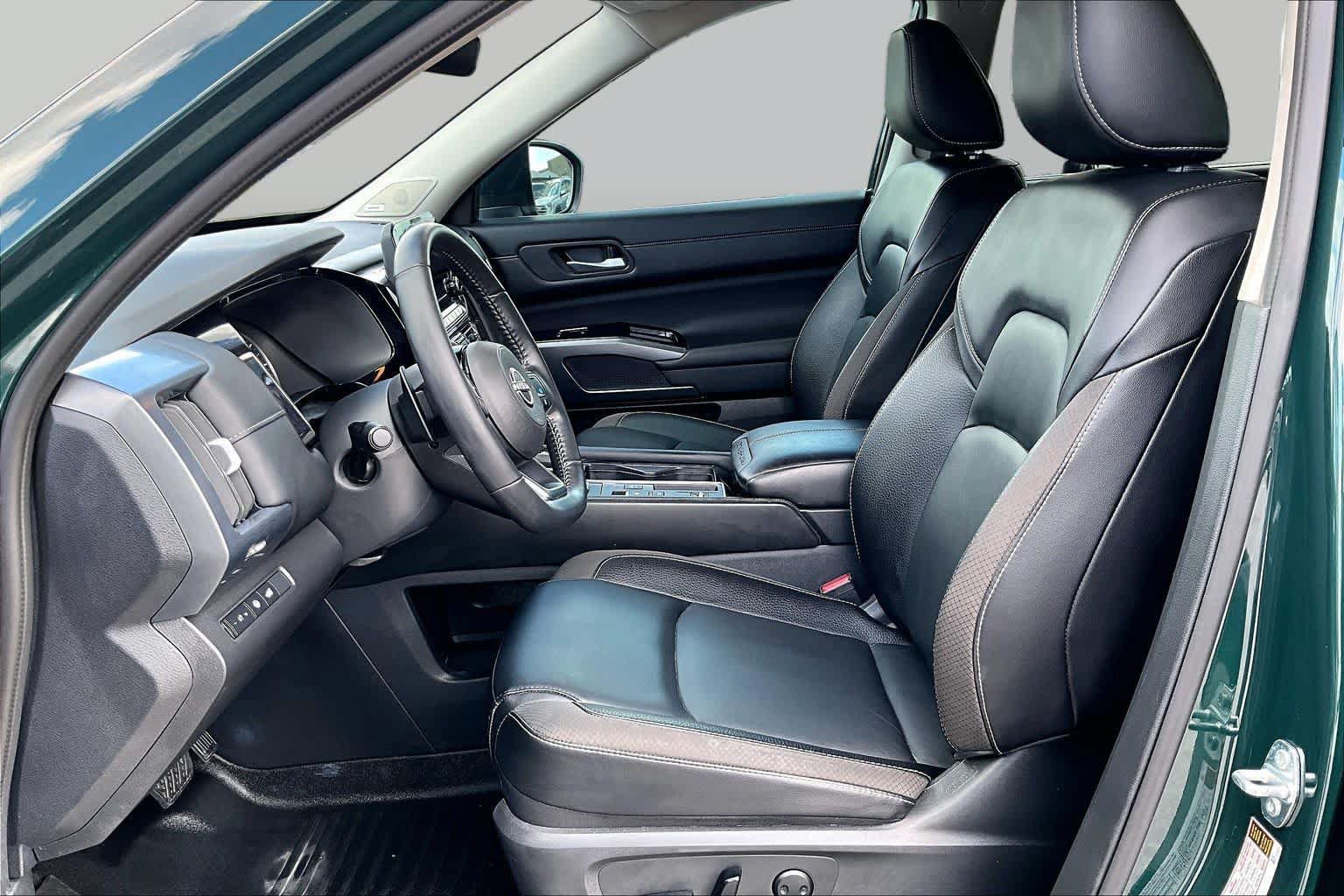 Used 2024 Nissan Pathfinder SL w/ SL Premium Package FWD image 8