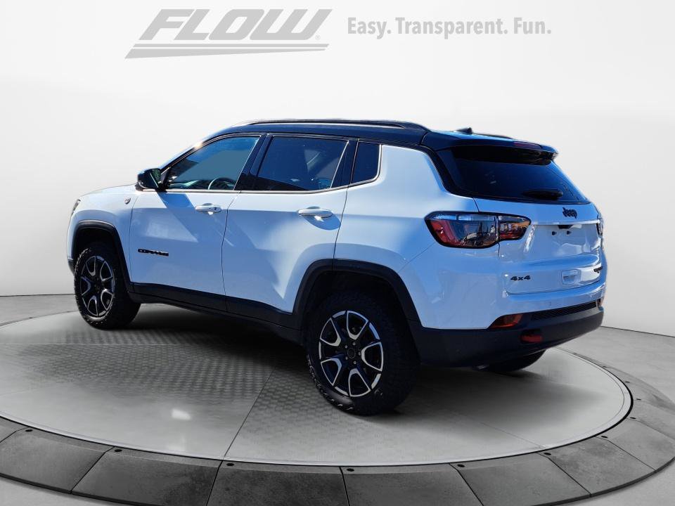 Used 2025 Jeep Compass Trailhawk AWD/4WD image 6