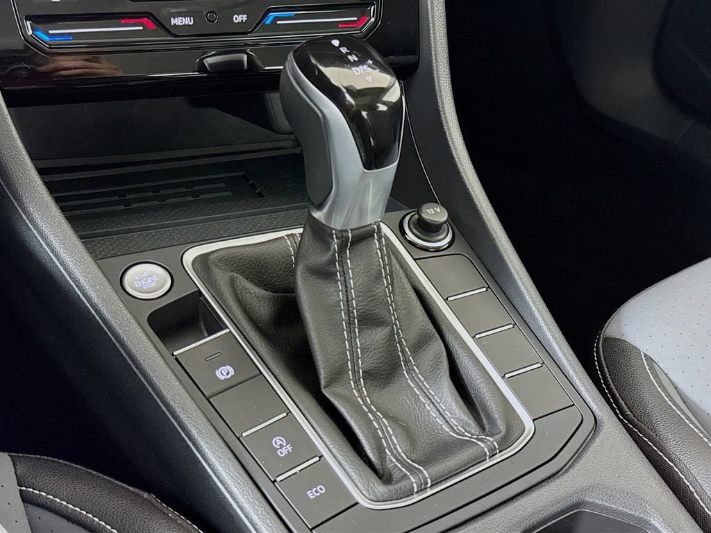 Used 2025 Volkswagen Jetta SE image 17