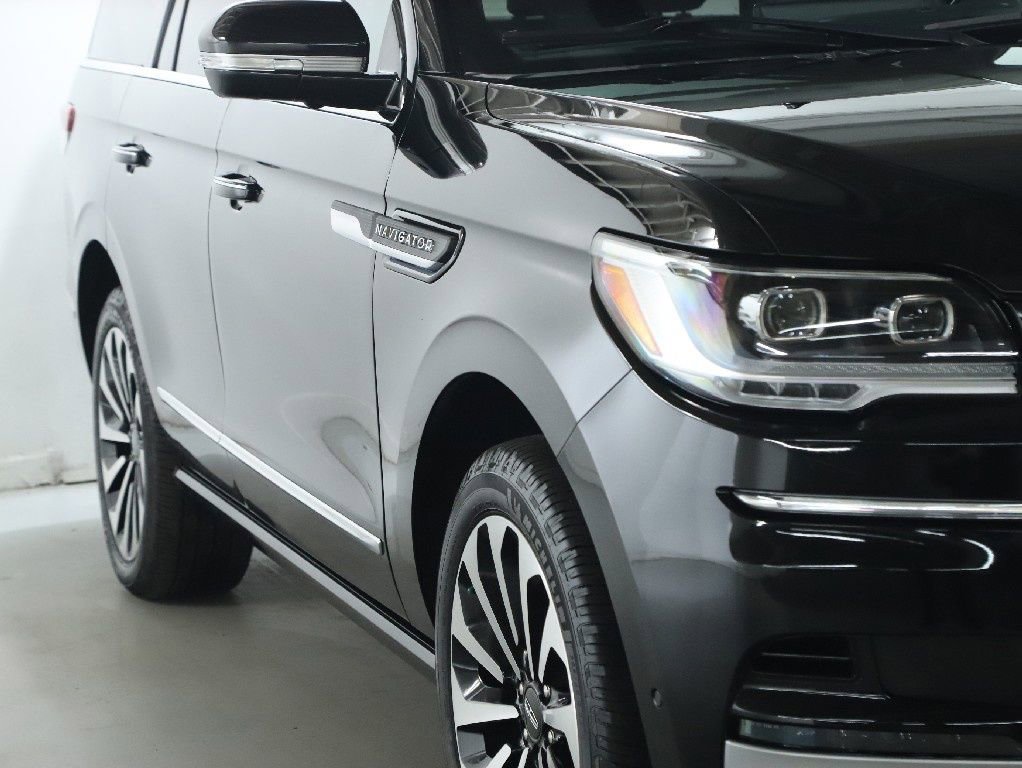 Used 2022 Lincoln Navigator Reserve image 9