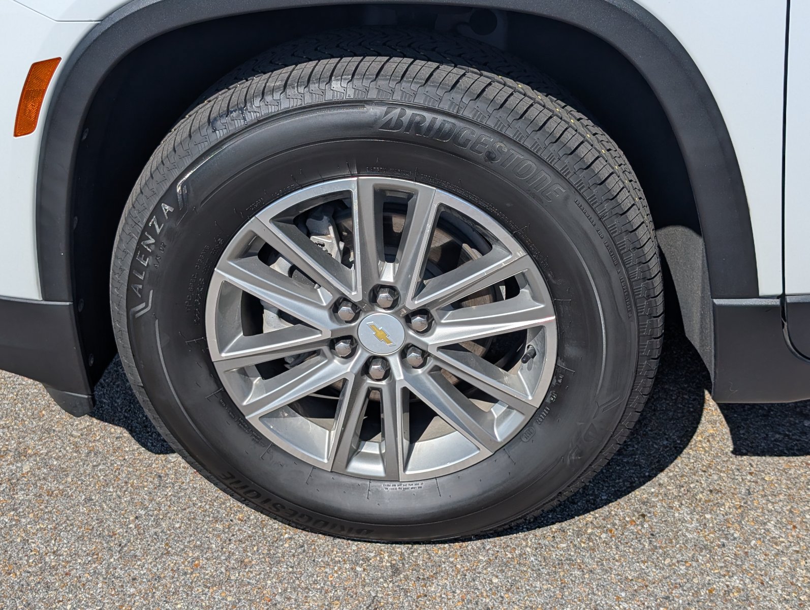 Used 2023 Chevrolet Traverse LT FWD image 11
