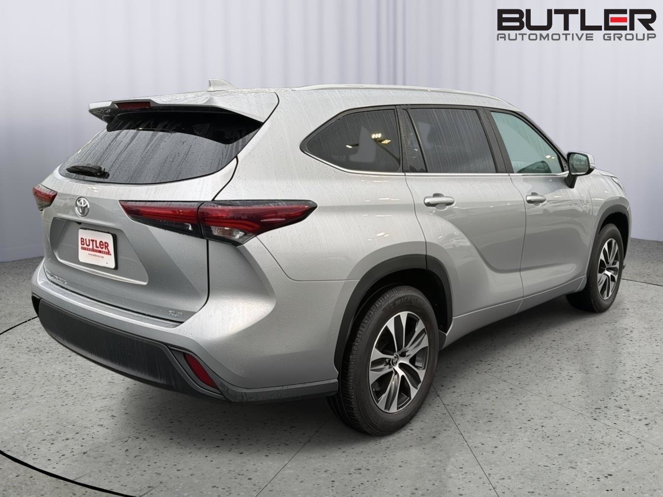 Certified 2025 Toyota Highlander XLE FWD image 6