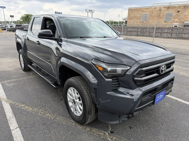 Used 2025 Toyota Tacoma SR image 3