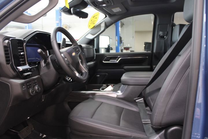 Used 2024 Chevrolet Silverado 2500 LTZ w/ LTZ Premium Package AWD/4WD image 13
