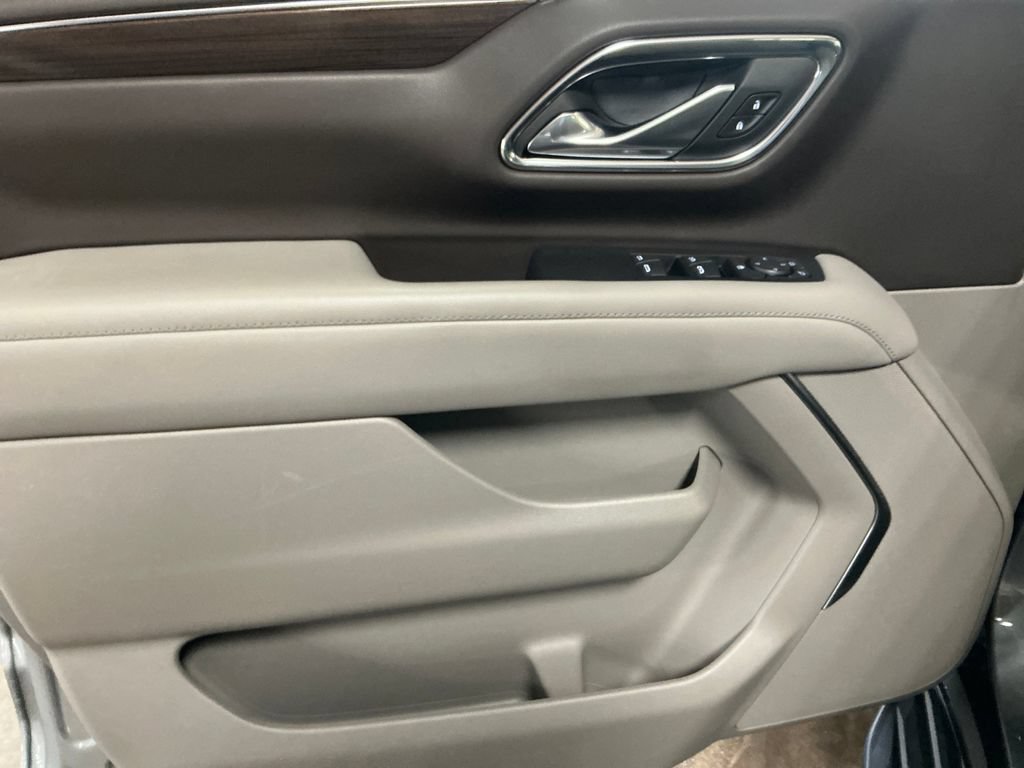 Used 2023 GMC Yukon XL SLE AWD/4WD image 14