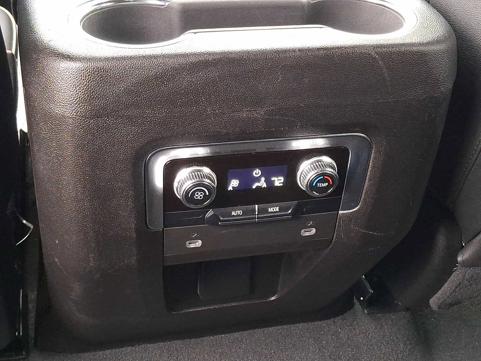 Used 2023 GMC Yukon SLT image 12