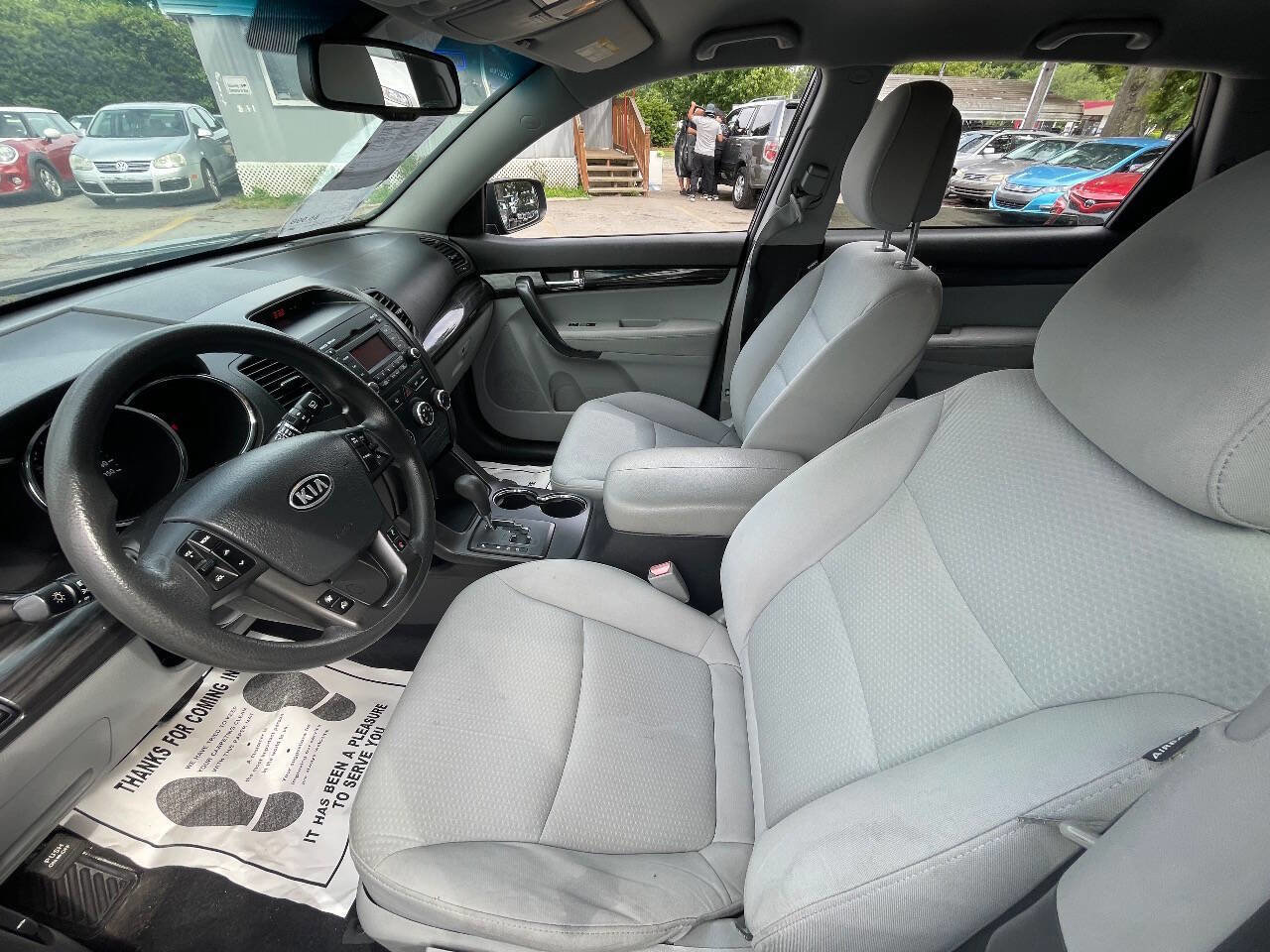 Used 2013 Kia Sorento LX w/ Value Pkg image 8