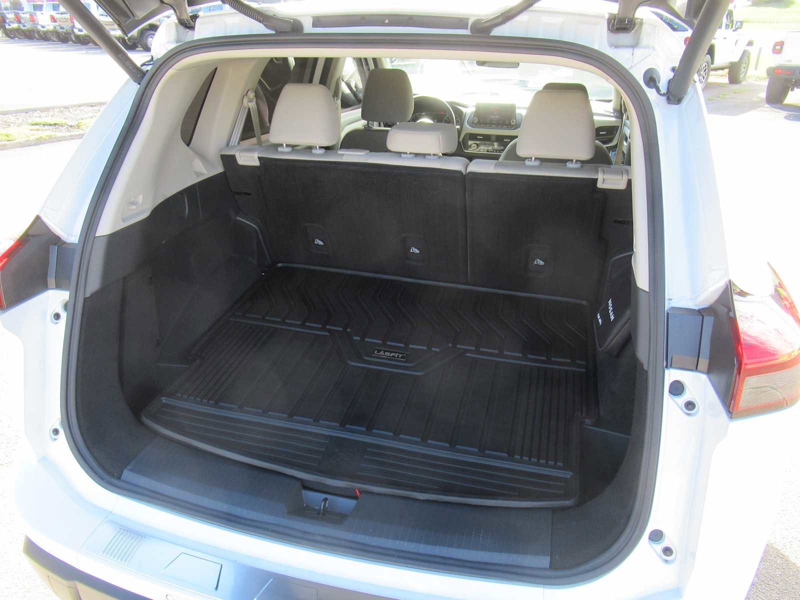 Used 2024 Nissan Rogue SV image 5