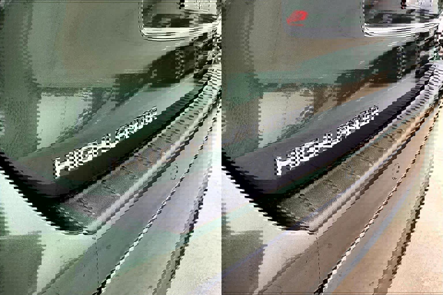 Used 2024 Toyota Highlander Limited image 30