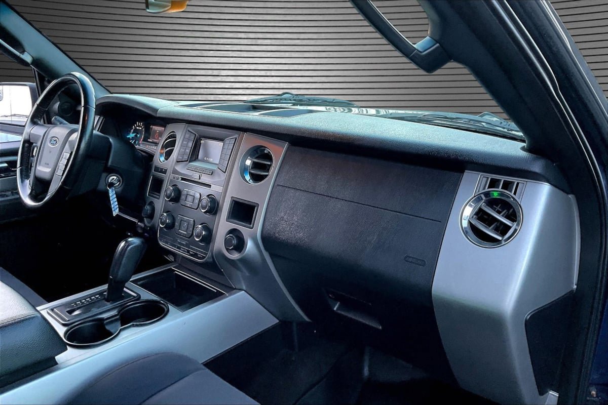 Used 2016 Ford Expedition EL XLT image 26