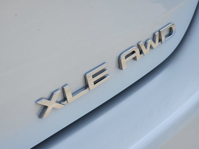 Used 2024 Toyota Highlander XLE AWD/4WD image 7