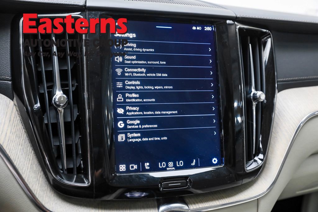 Used 2022 Volvo XC60 B6 Inscription image 18