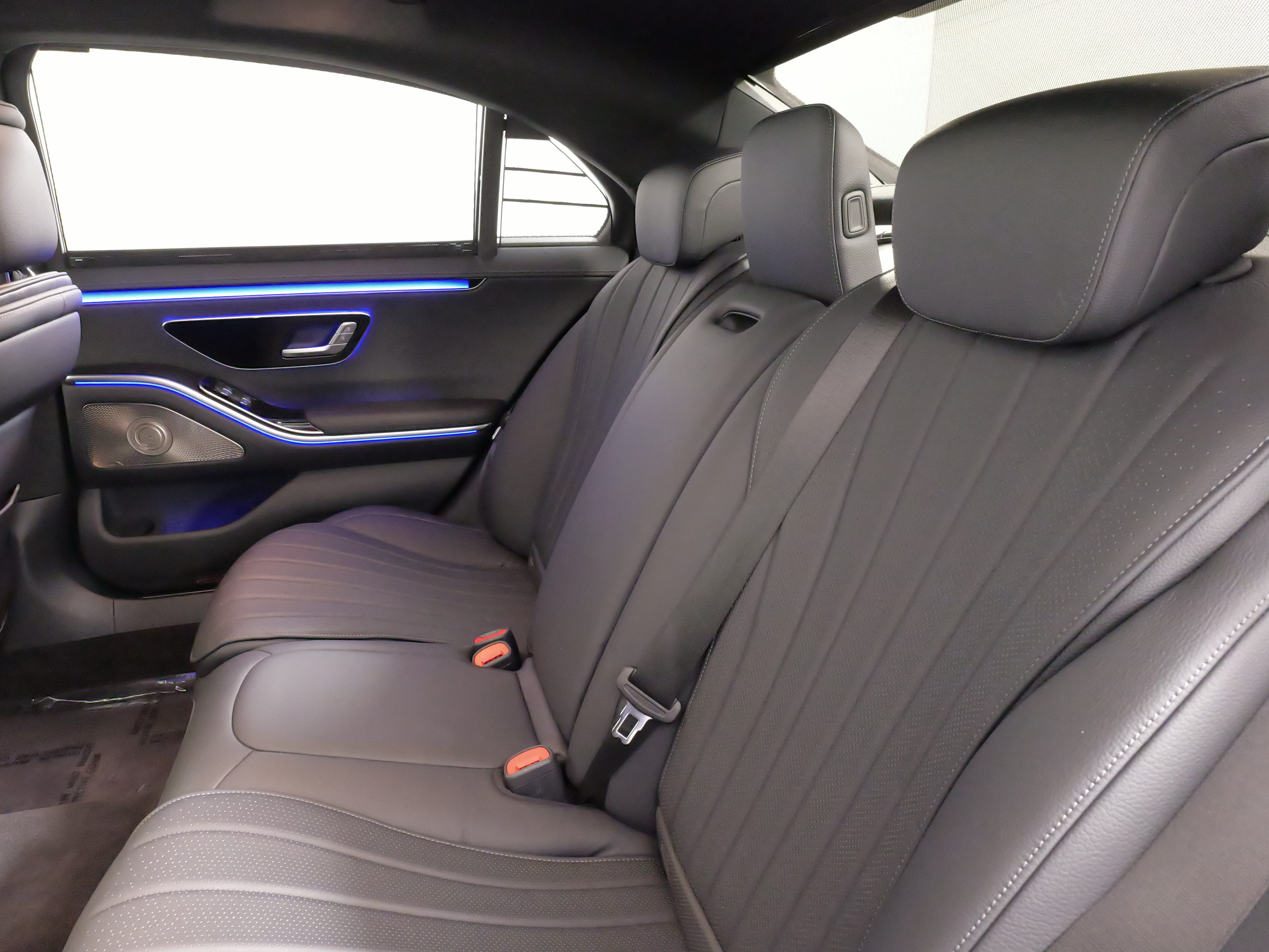 Used 2022 Mercedes-Benz S 500 4MATIC w/ AMG Line Package image 36