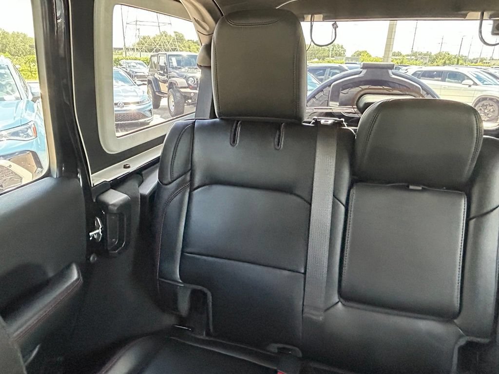 Used 2025 Jeep Wrangler Unlimited Rubicon AWD/4WD image 13