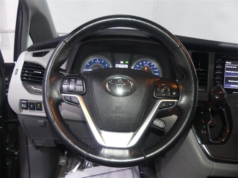 Used 2018 Toyota Sienna XLE Premium w/ Cargo Management Package image 29