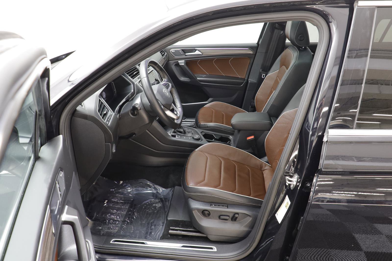 Used 2023 Volkswagen Tiguan SEL R-Line image 6