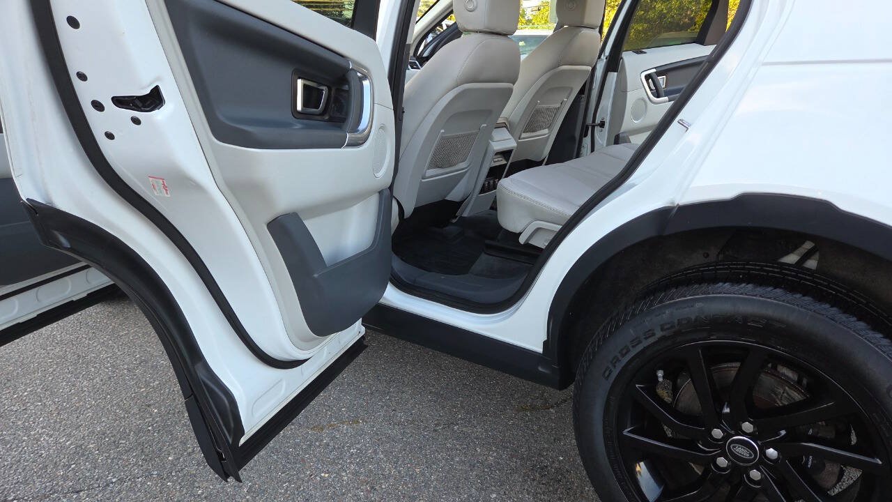 Used 2017 Land Rover Discovery Sport SE AWD/4WD image 33