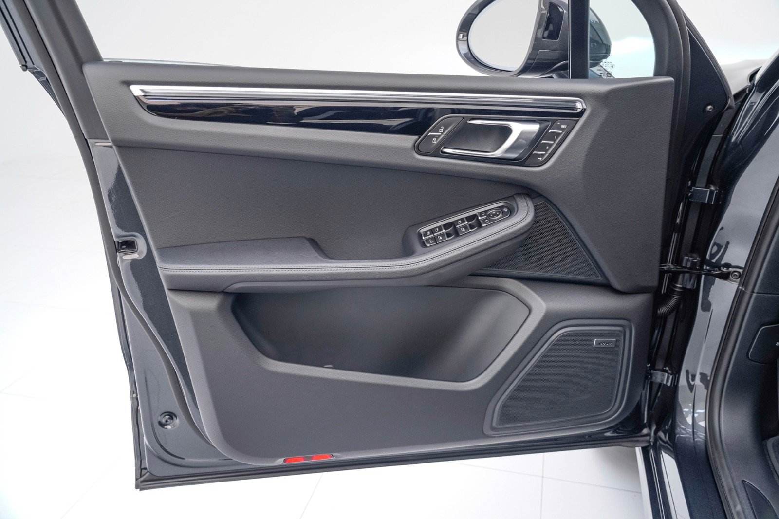 New 2026 Porsche Macan image 21