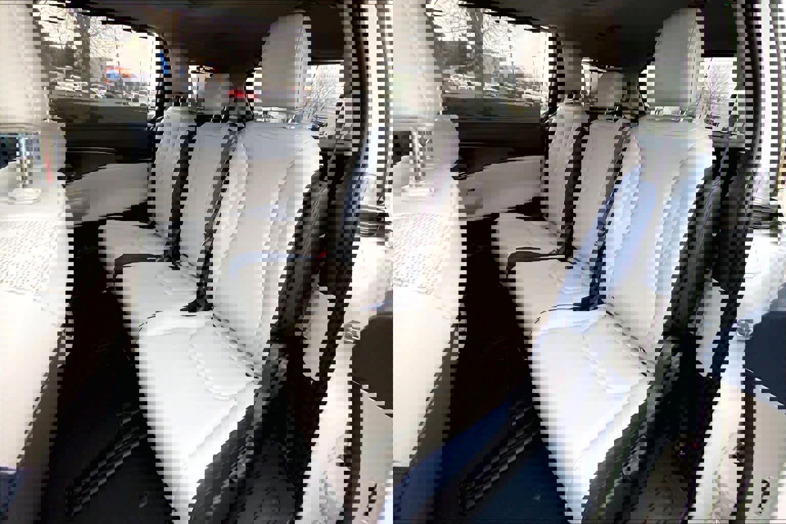 Used 2026 Kia Carnival SX w/ SX Dark Edition Package image 18