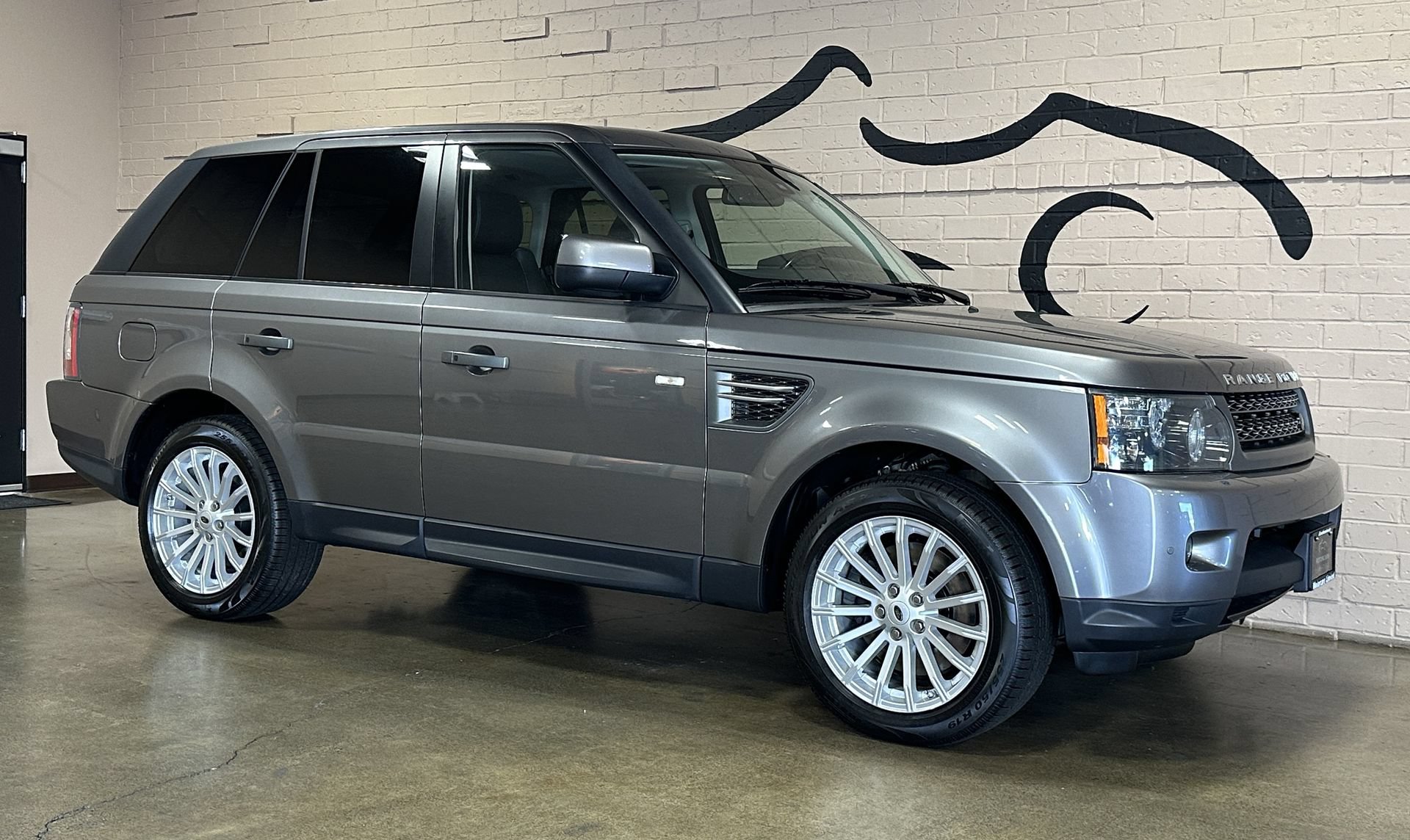 Used 2011 Land Rover Range Rover Sport HSE AWD/4WD image 2