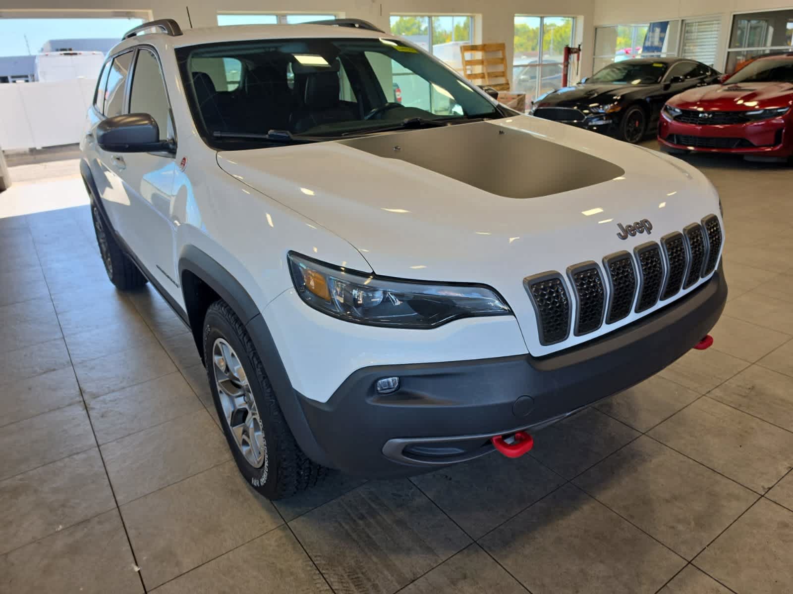 Used 2020 Jeep Cherokee Trailhawk w/ Cold Weather Group AWD/4WD image 3