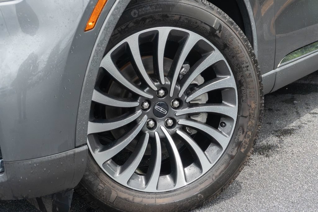 Used 2023 Lincoln Aviator Reserve RWD image 2