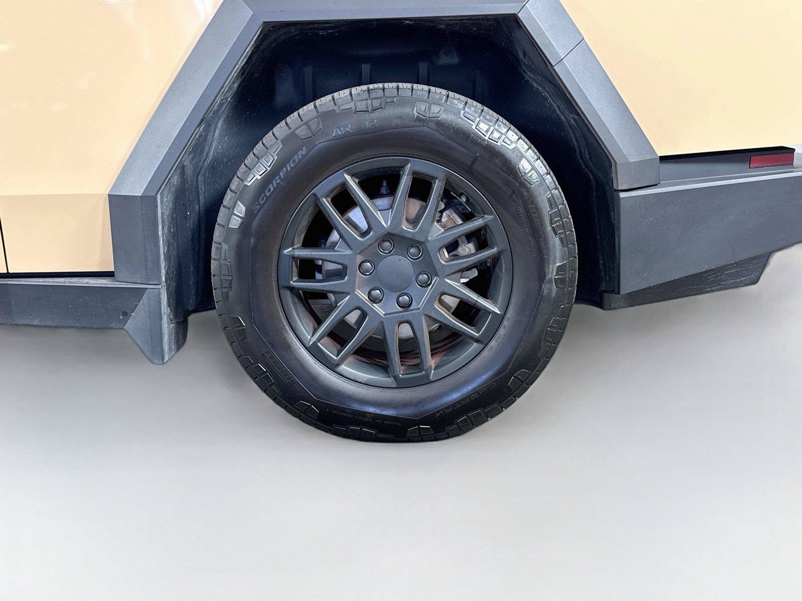 Used 2024 Tesla Cybertruck AWD Crew Cab image 18