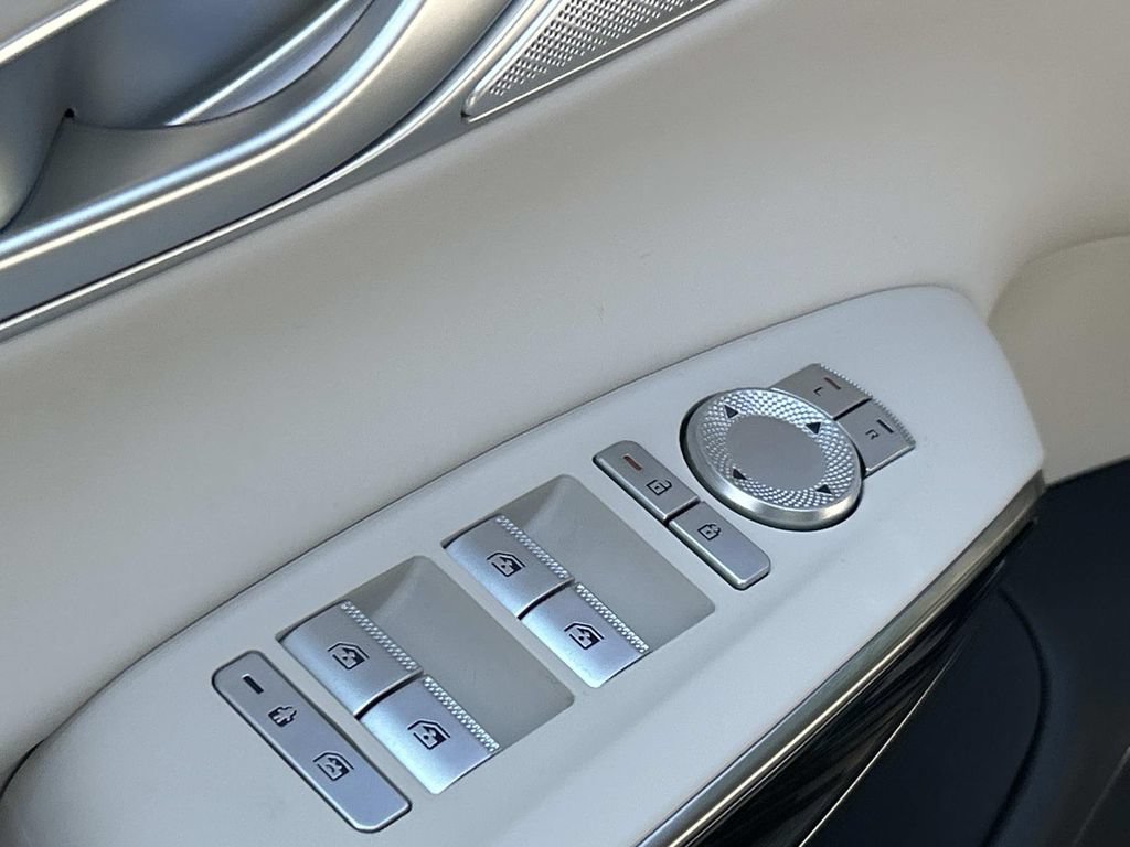 New 2027 Genesis GV70 2.5T AWD/4WD image 18