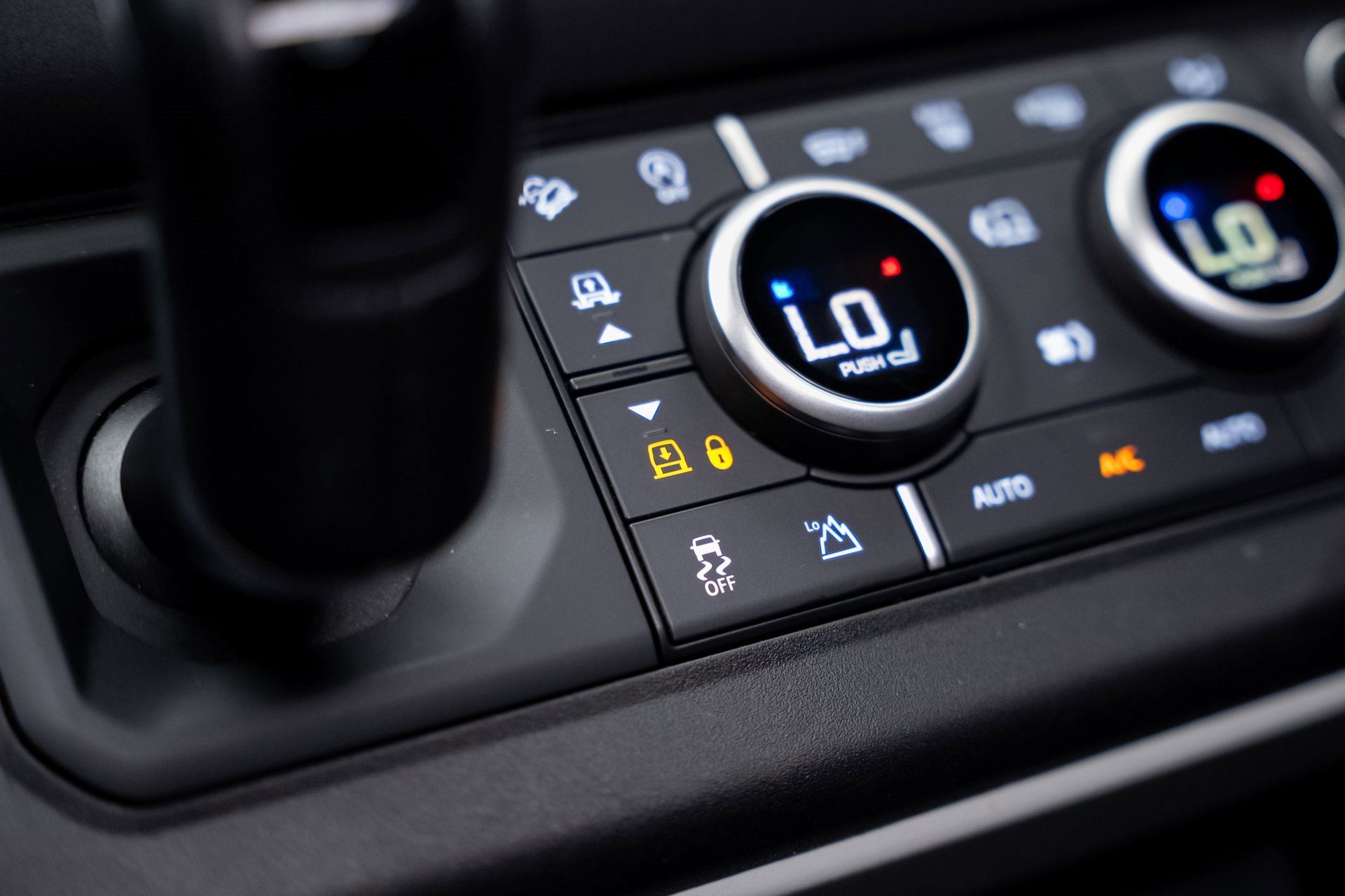 Used 2023 Land Rover Defender 130 SE image 54