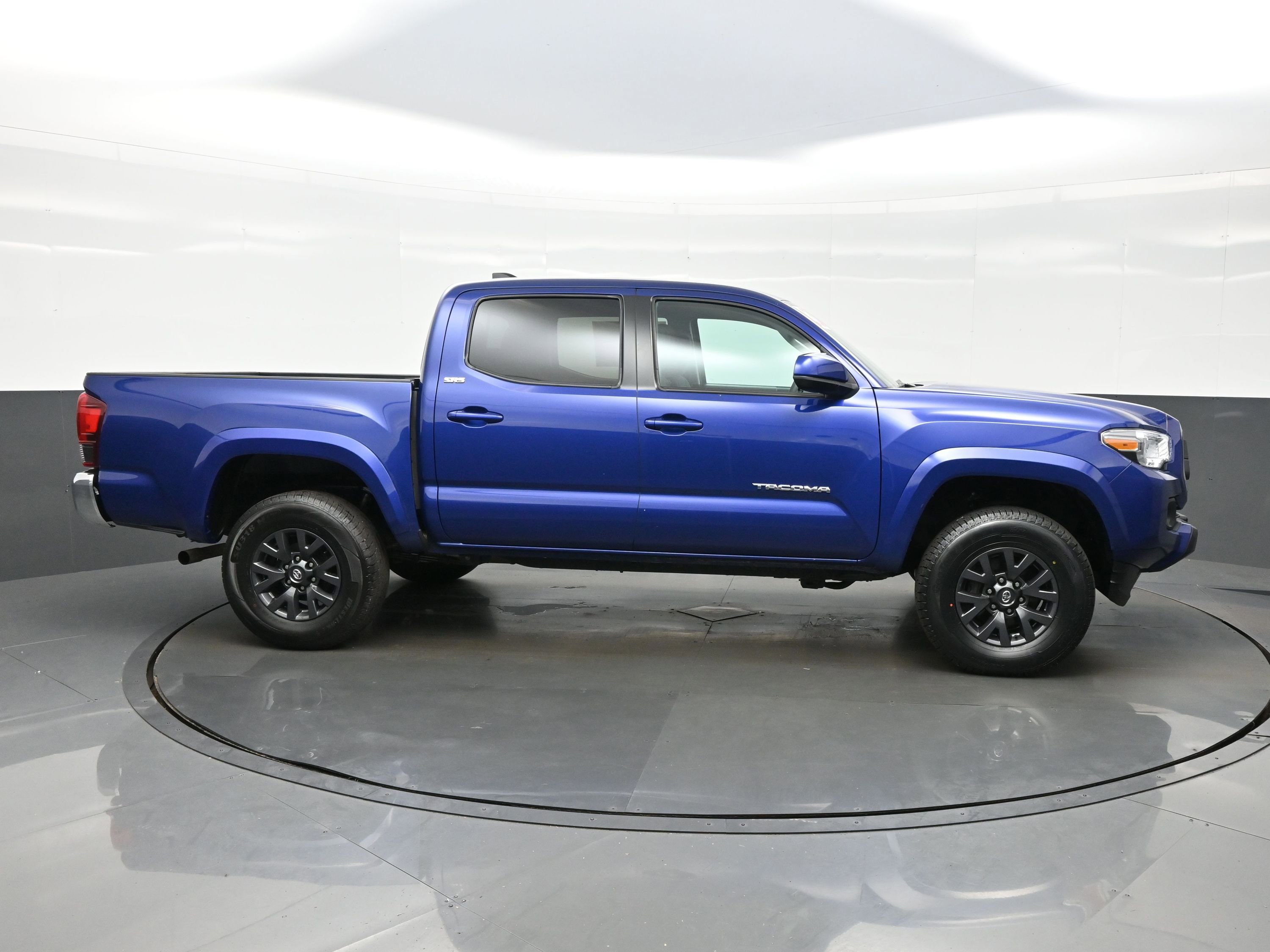 Used 2023 Toyota Tacoma SR5 AWD/4WD image 7