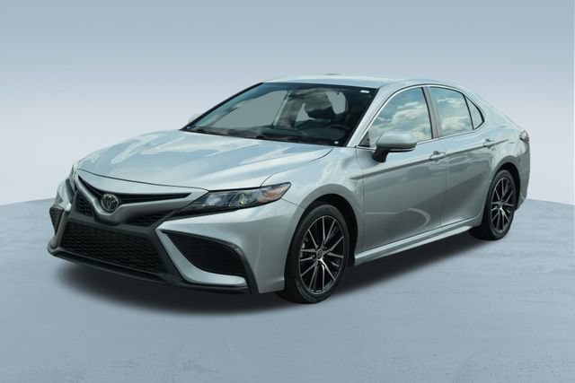 Used 2023 Toyota Camry SE FWD image 3