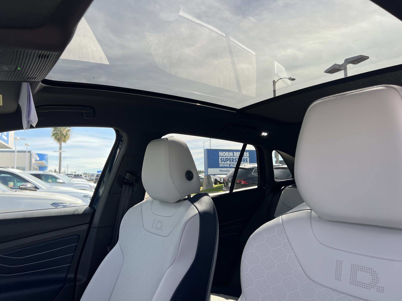 Used 2023 Volkswagen ID.4 Pro S Plus image 18