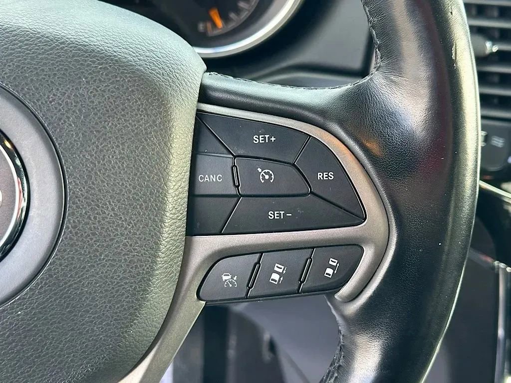 Used 2022 Jeep Grand Cherokee Limited w/ Technology Group image 23