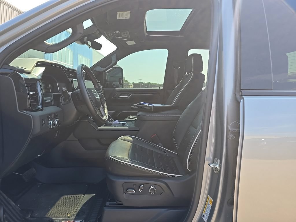 Used 2026 GMC Sierra 2500 AT4X AWD/4WD image 11