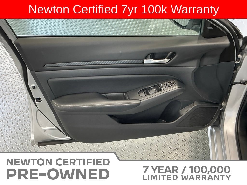 Used 2025 Nissan Altima 2.5 SV FWD image 33
