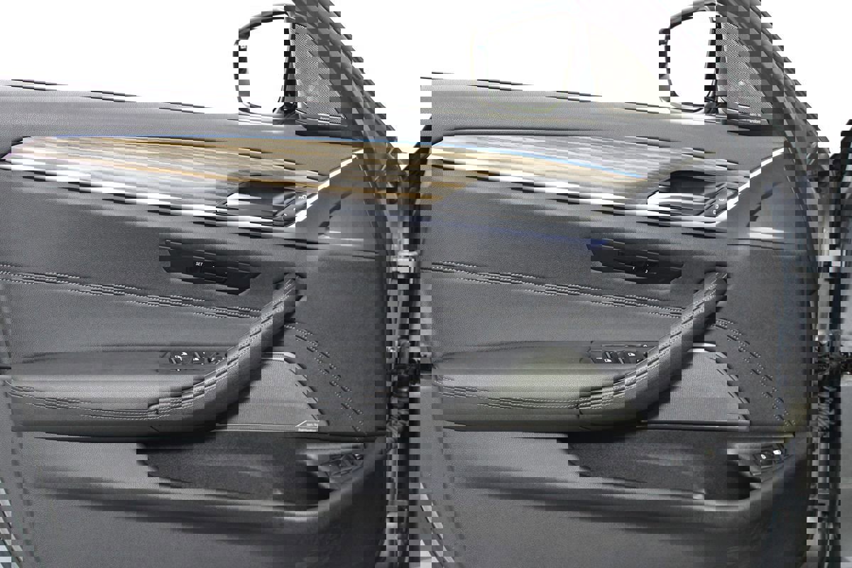 Used 2023 BMW 530e 530e w/ M Sport Package image 6