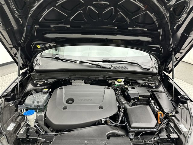 Certified 2024 Volvo XC40 B5 Plus w/ Protection Package Premier image 26