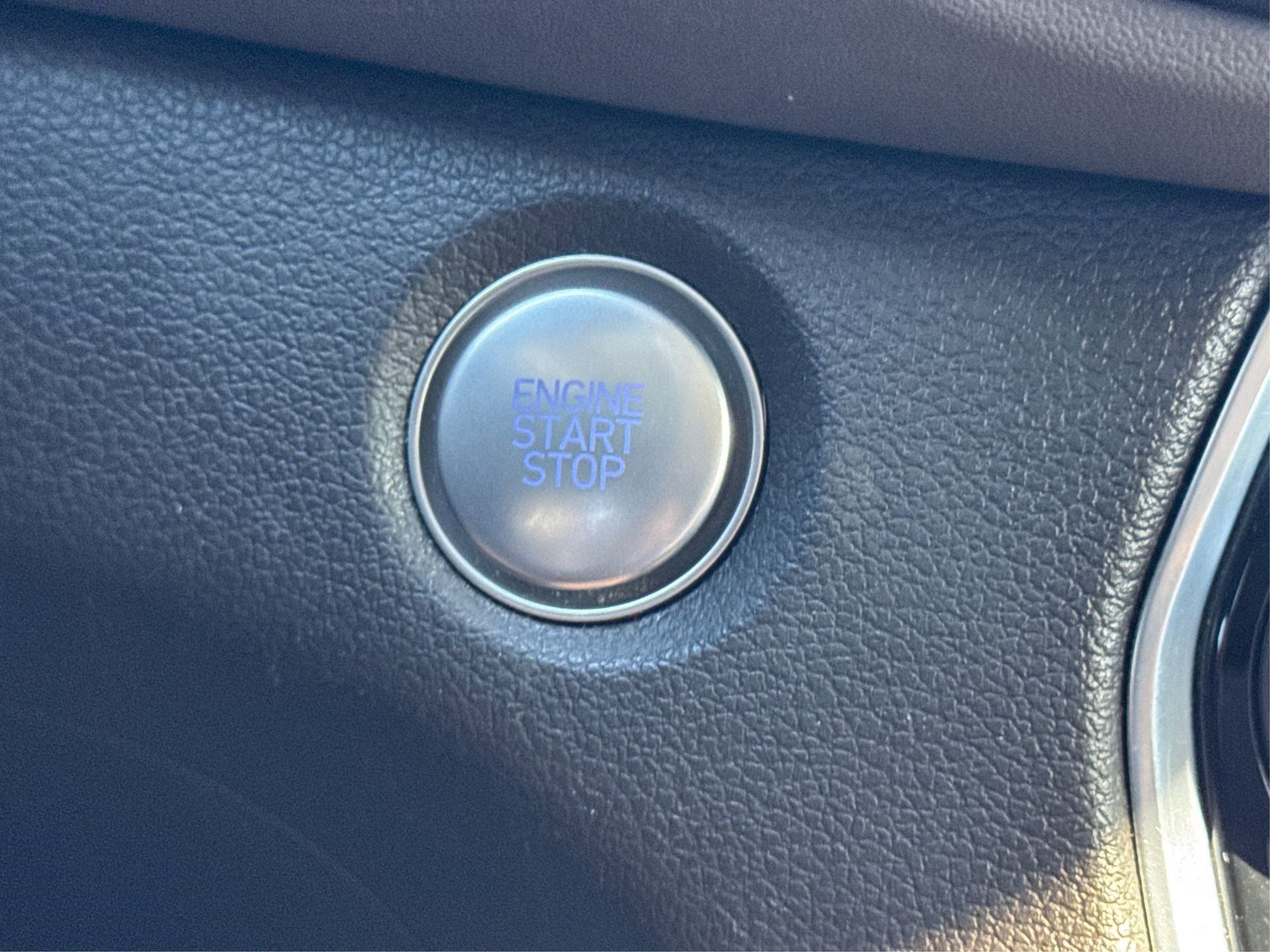 Used 2019 Hyundai Santa Fe AWD image 33