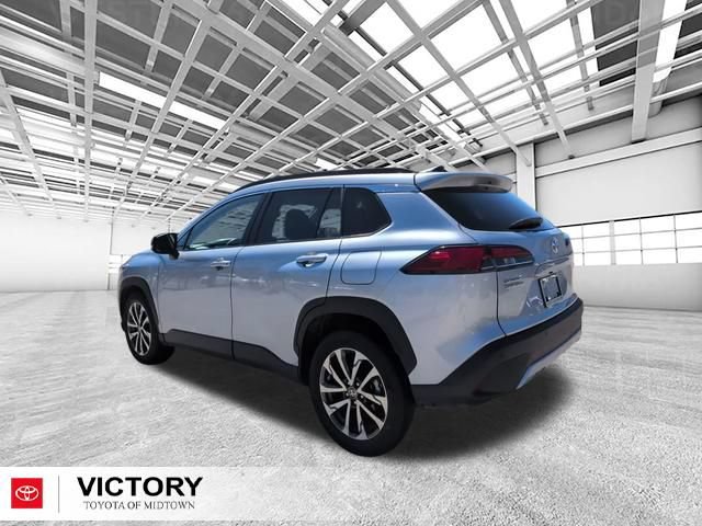 Certified 2025 Toyota Corolla Cross XLE FWD image 5