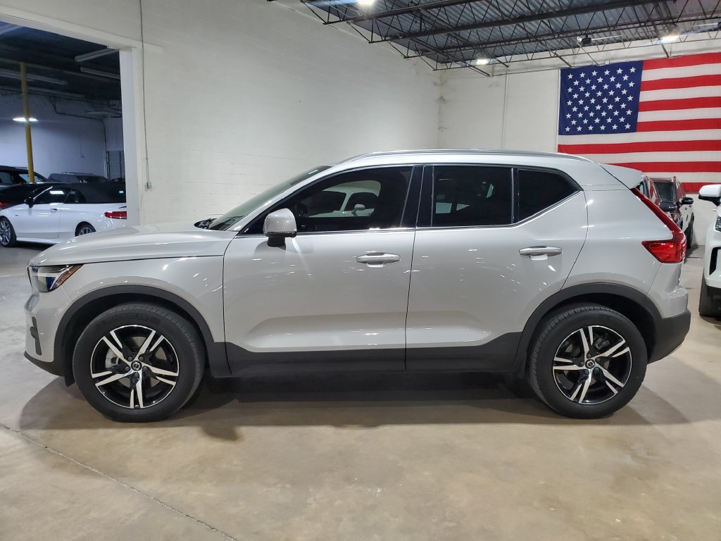 Used 2025 Volvo XC40 B5 Core AWD/4WD image 13