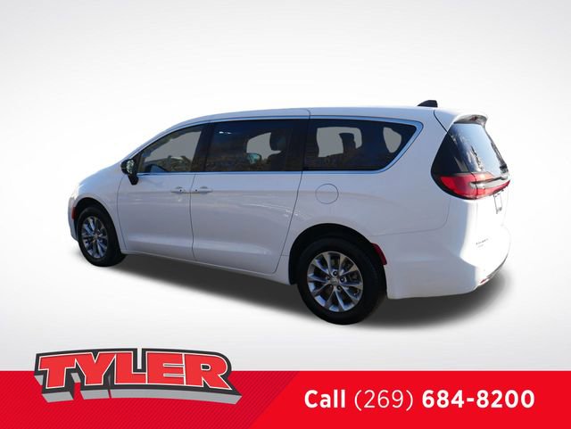 New 2026 Chrysler Pacifica Select AWD/4WD image 5